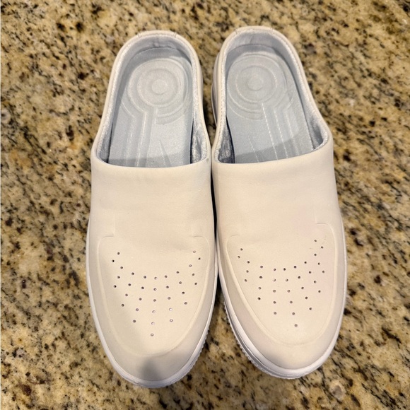 White Slip-On Nike Air - Picture 2 of 3